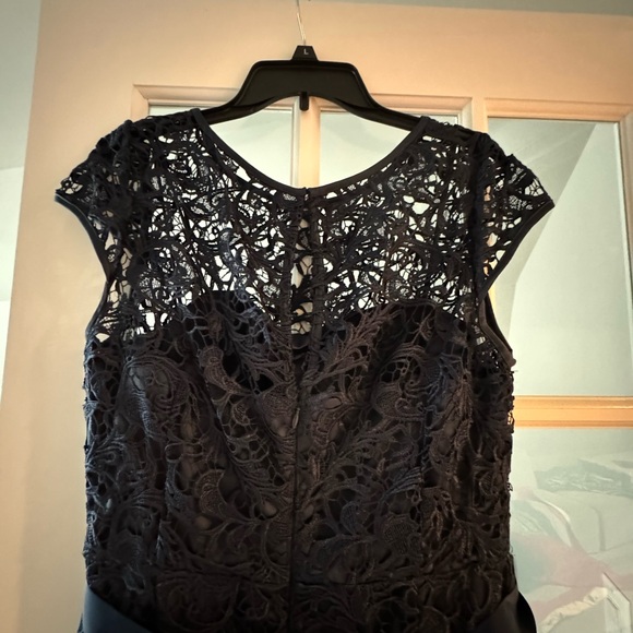 Adrianna Papell Cap-Sleeve Illusion Lace Gown - Midnight Blue Color - Size 14 - Picture 4 of 7